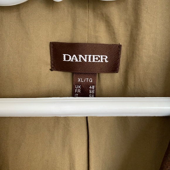 Danier distressed brown leather jacket - Picture 3 of 4